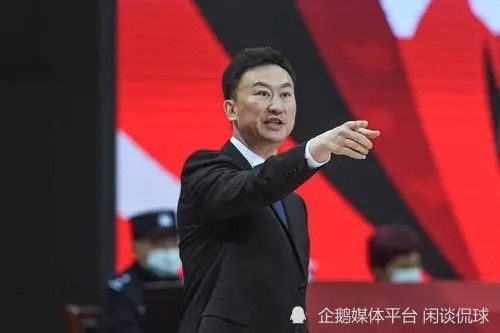 即使是记录汗青的人有这雅兴，估量不等成书他就会被和那些竹简一路坑了或焚了。
